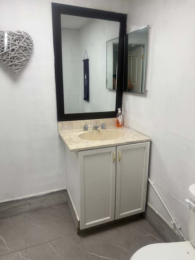 Anita  goorcharan's room