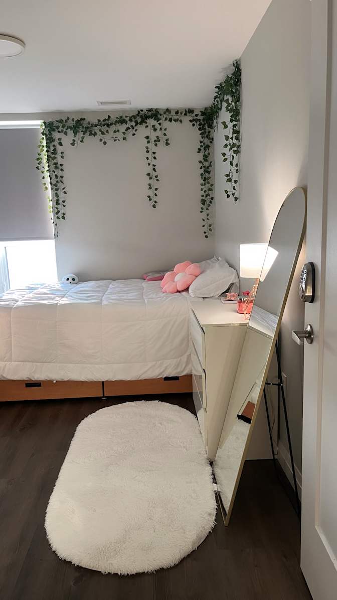 Allison M Juarez's room