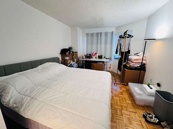 Private room to rent in share house River Drive Sou...