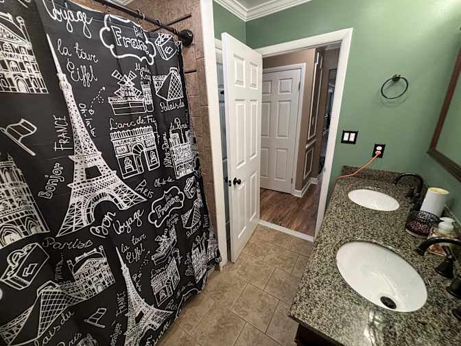 Private room to rent in share house Pine Grove Esta...