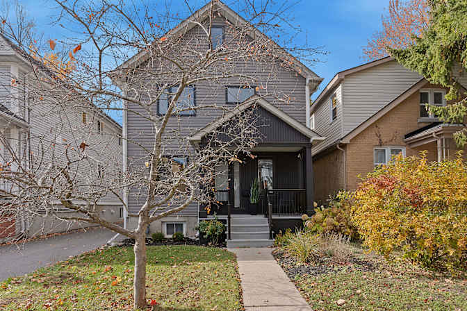 Alexia Economakis's room