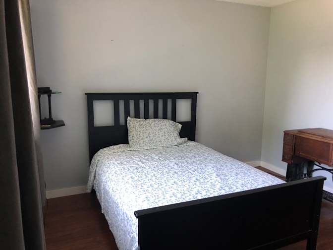 Central Nanaimo's room