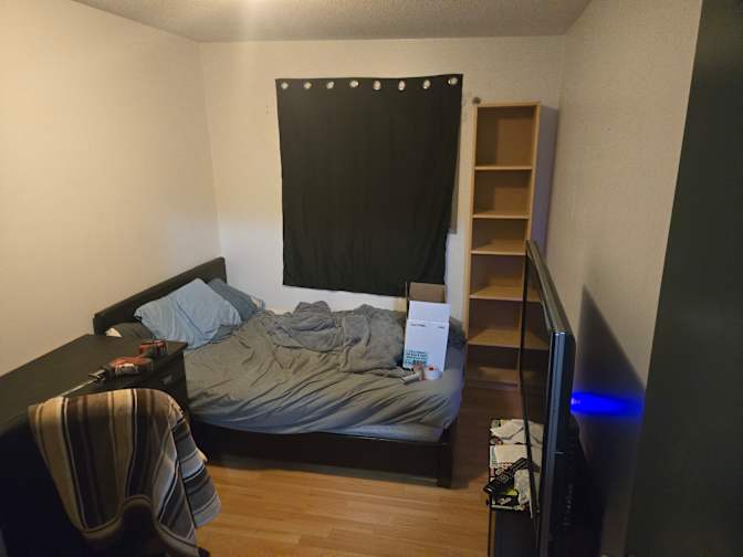 derrick rochon's room