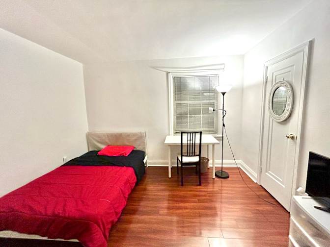 EKC Homestay Toronto's room