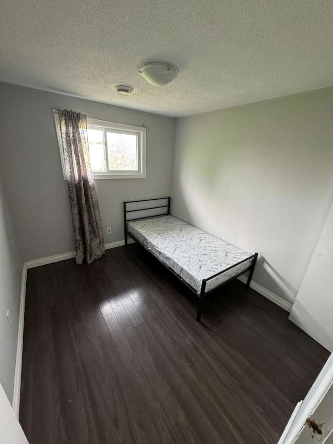 Kartik Khanna's room