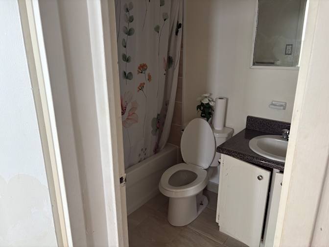 Chris-ann brown's room