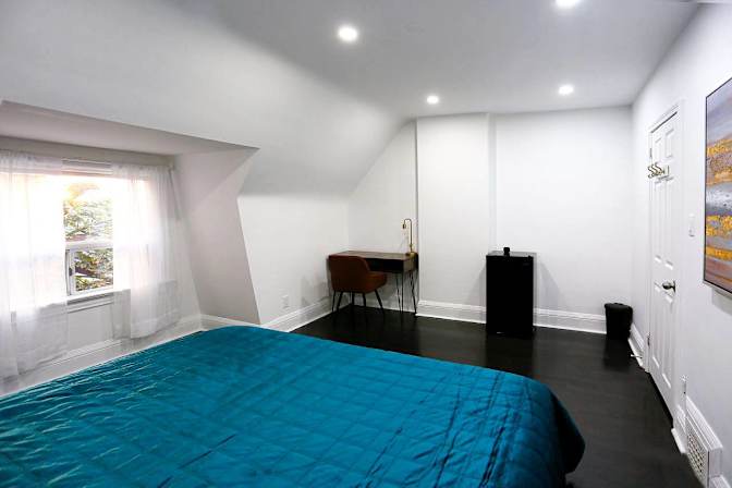 farnaz hosseini's room