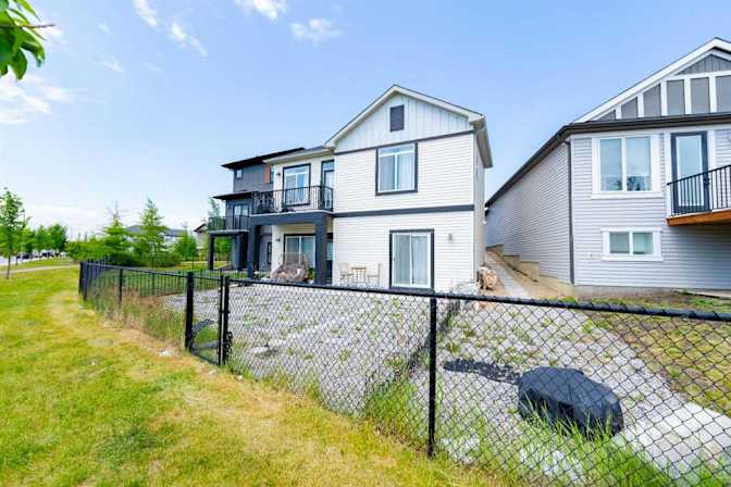 Meng Qiong Huang's room