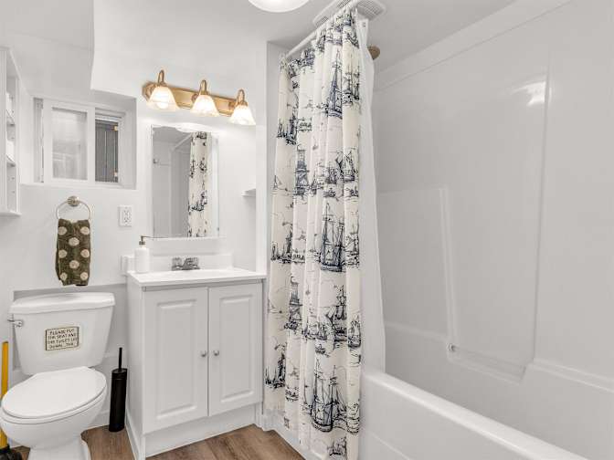 Photo of Tom (Langara Share House)'s room