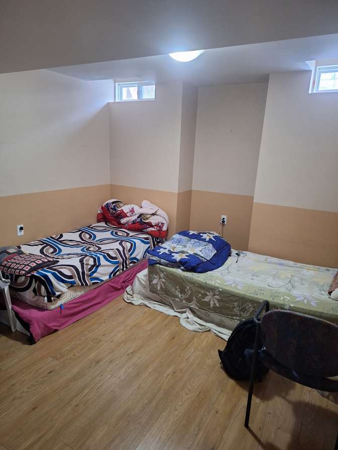Shared furnished room in a basement | Blazing Star Dri... – Roomies.ca
