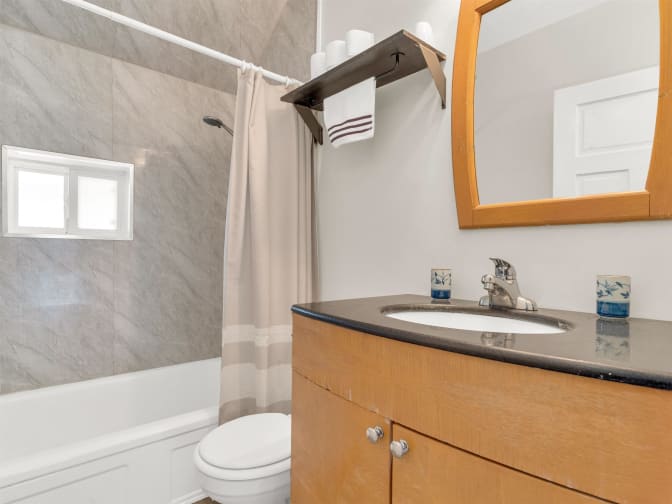 Photo of Tom (Langara Share House)'s room