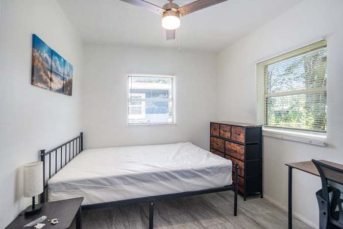 Photo of PadSplit's room