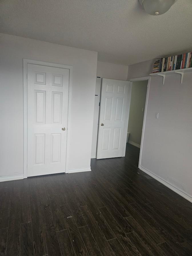 Leneen Mercury's room