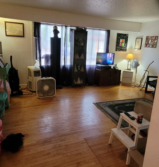 Rent Share At Ol' Doc Watson's room