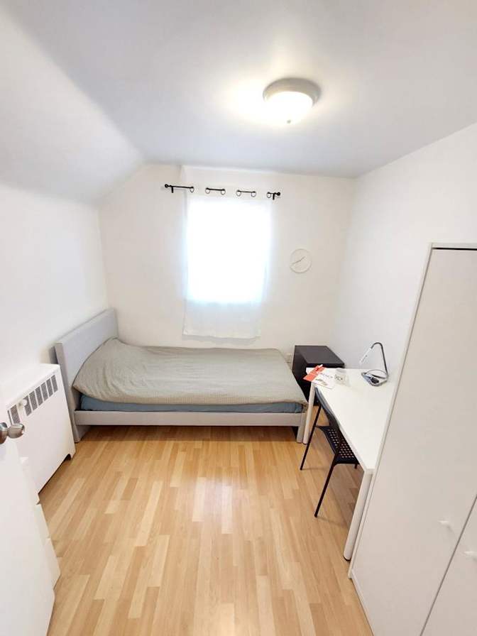 EKC Homestay Toronto's room