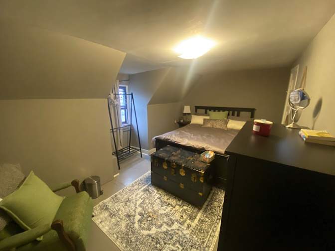 Carrie-Anne Pidgeon's room