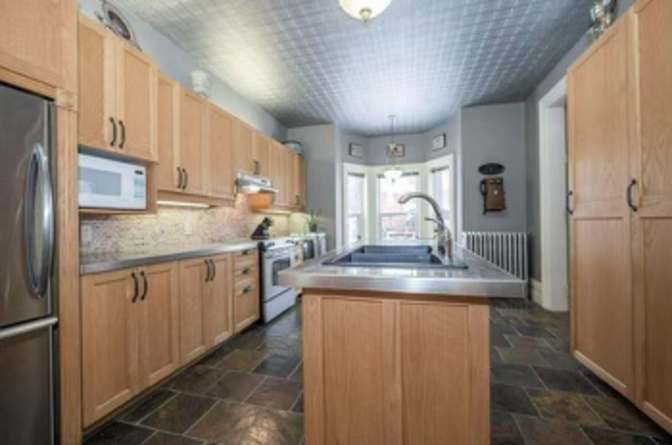 Craig R Harmaty's room