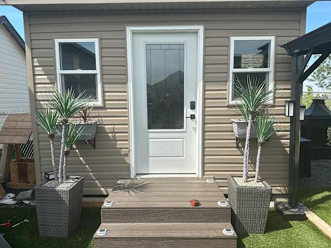 Gordon Dumaresq's room