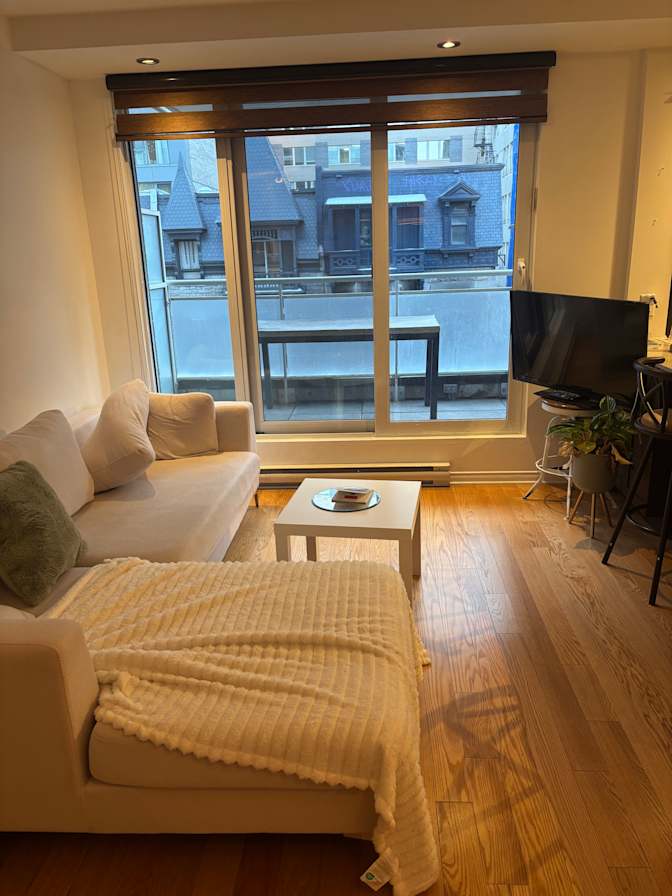 Guy Ben-Shoshan's room