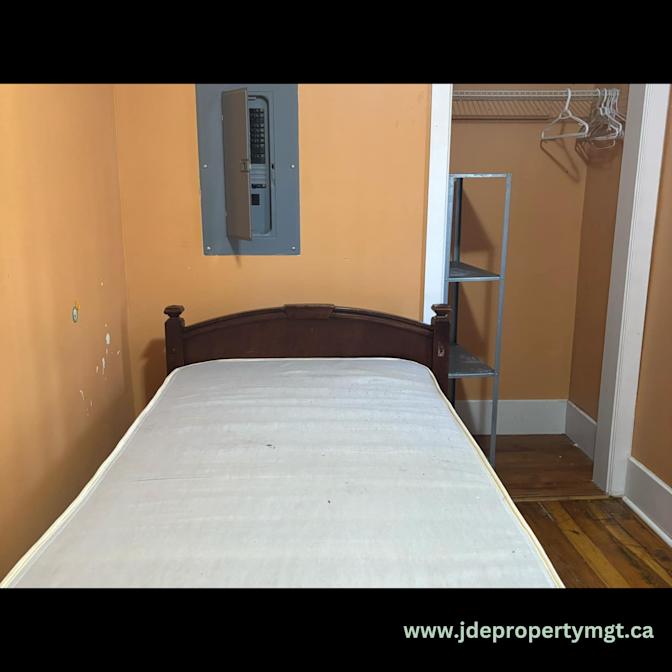 JDE Property Management Inc.'s room