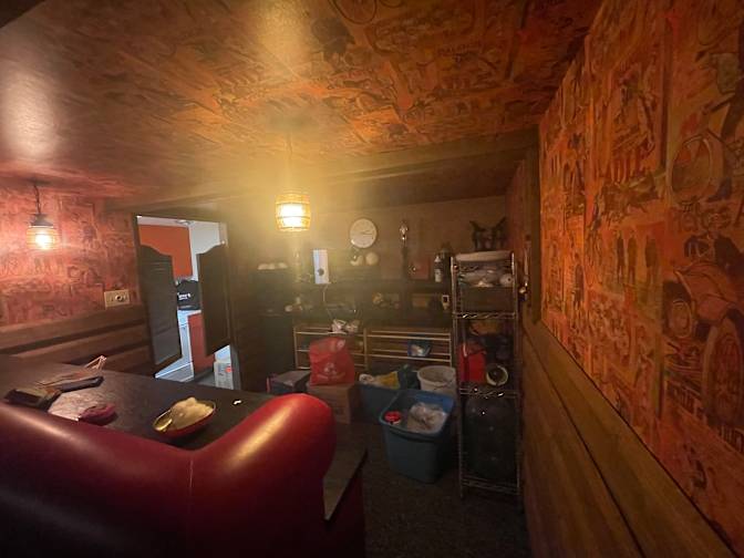 Chris J MacDonald's room