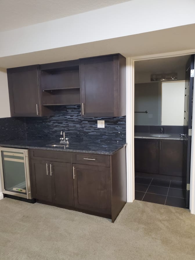 Long (Tony) Duong's room