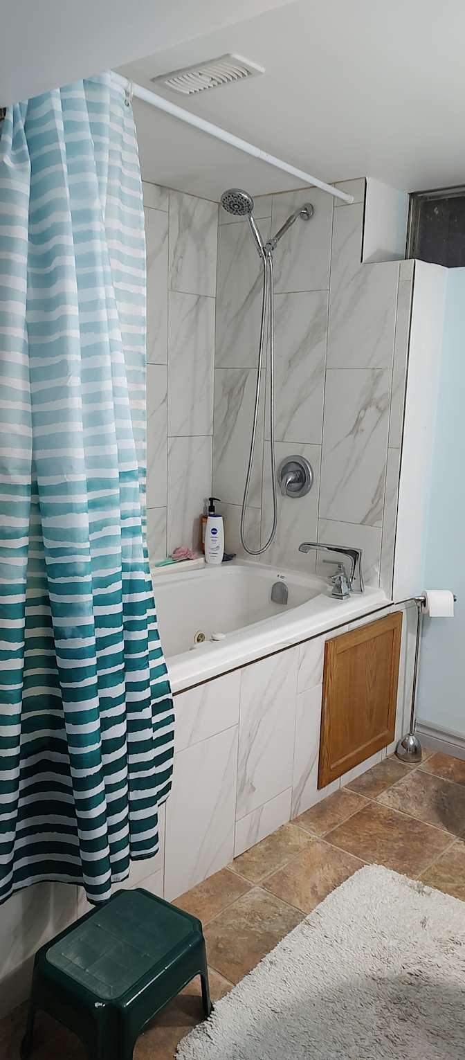 Carlie Summers's room