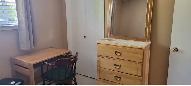 Kevin  Jefferies's room