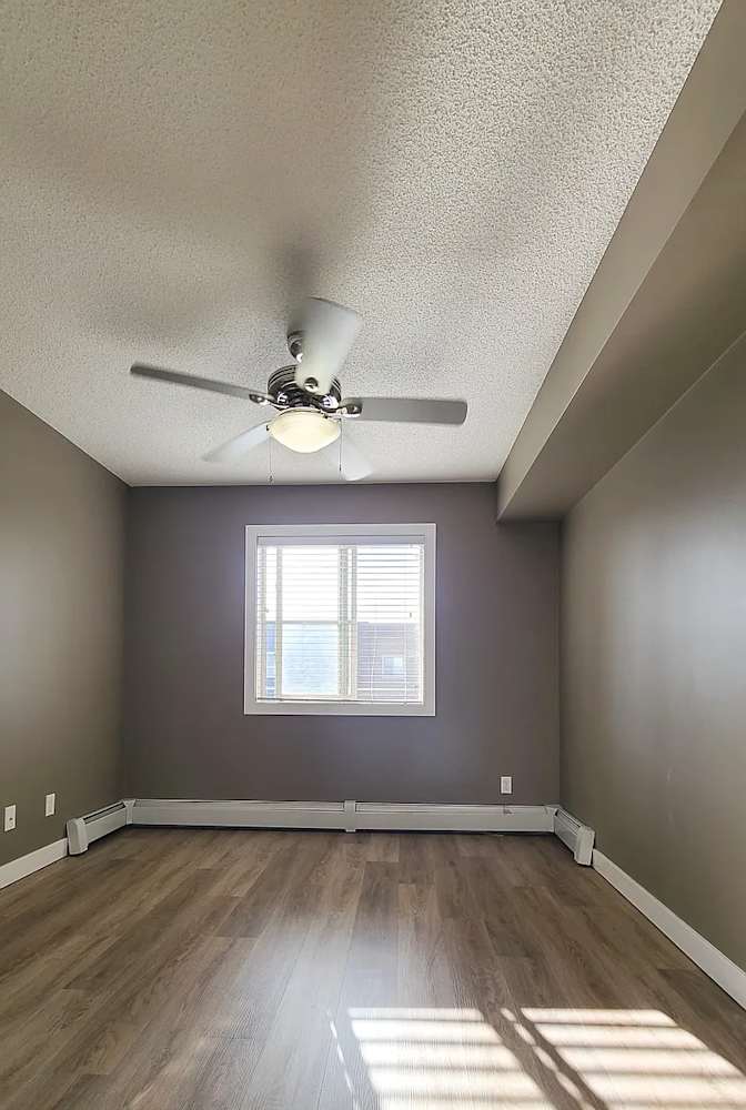 Quynh Huong Le's room