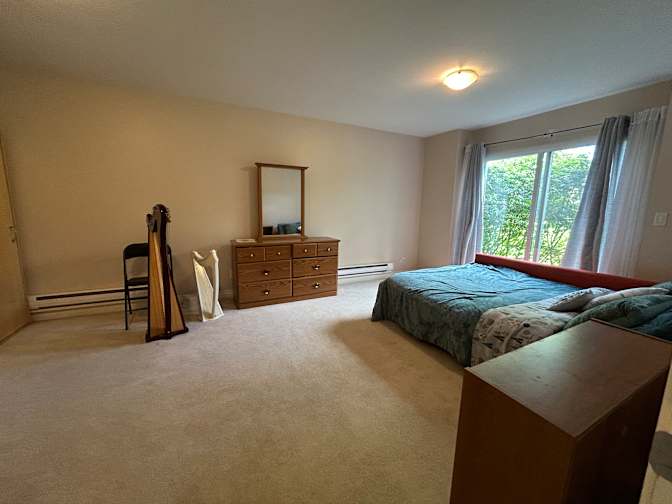 Fluer Muesco Reyes's room