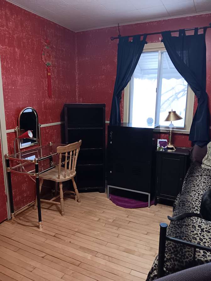 Ryschell Dragunov's room