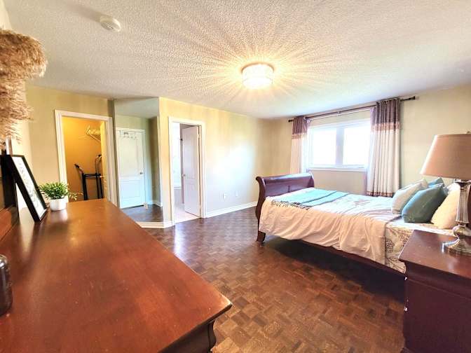 Ling Xiao Chen's room