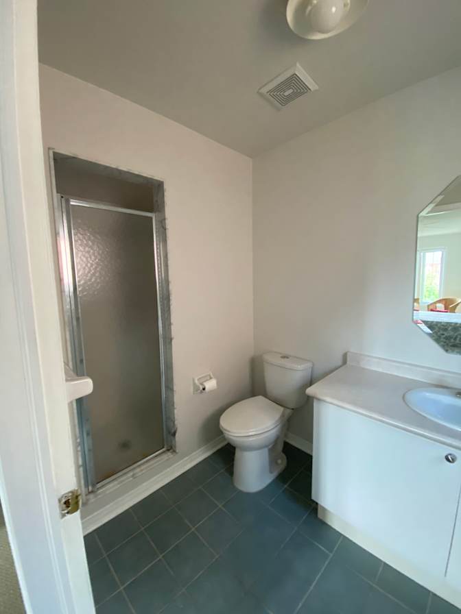 Nirvana Arfaei's room