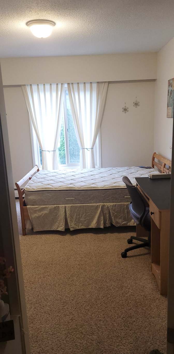 OFF Oak Bay Ave's room