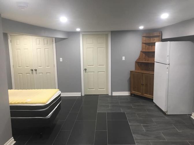 Yolah  slater's room