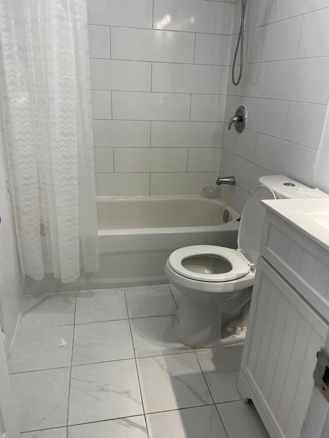 Khanh Hoa Hoa Nguyen's room