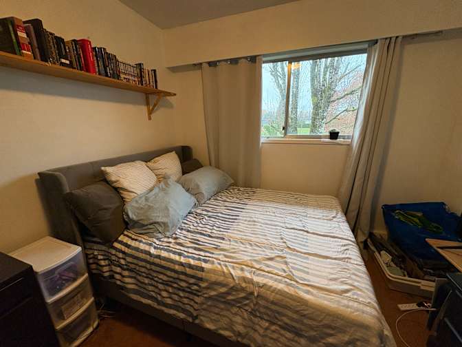 Emerald House's room