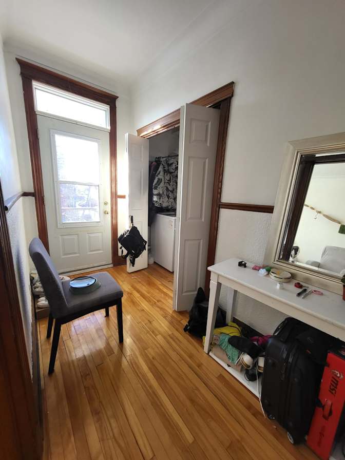 Andrea Alzate's room