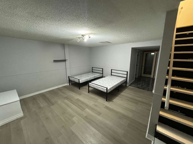 Kartik Khanna's room