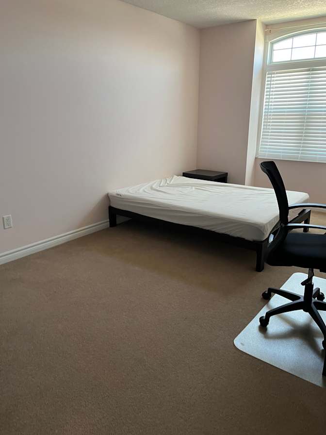 Thiruni Thirimanne's room