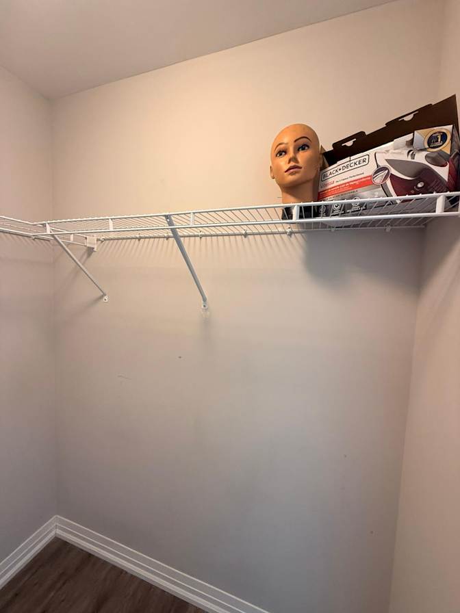 Aminchap Ricadela's room