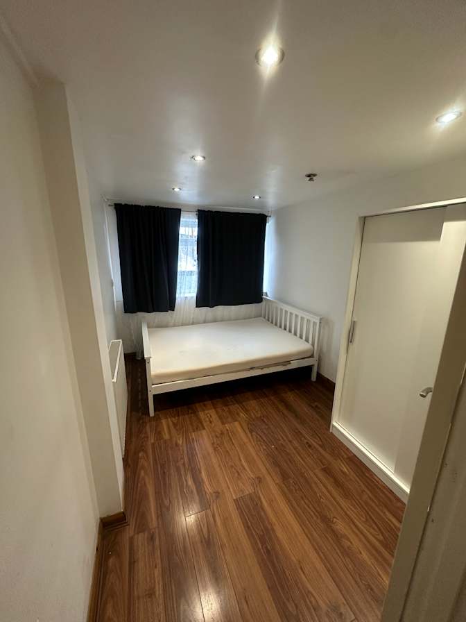 Photo of Thus's room