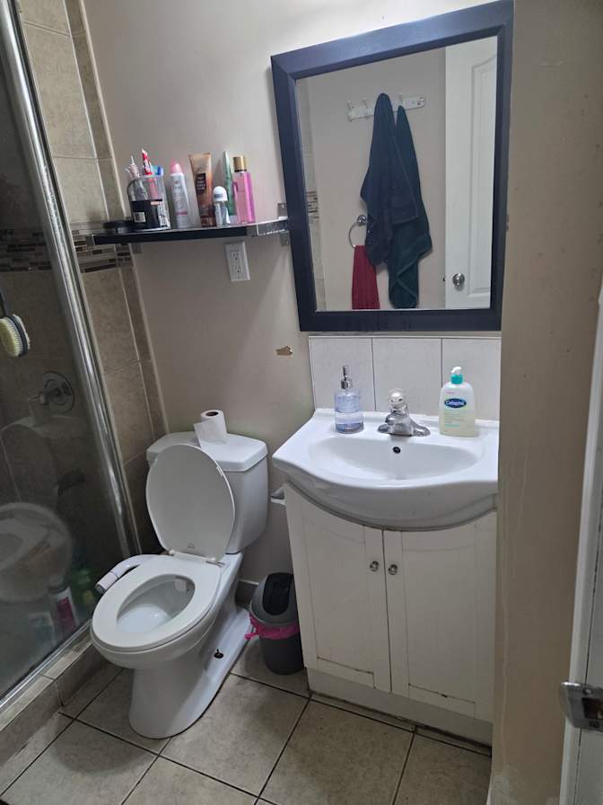 Amandeep Jakhu's room