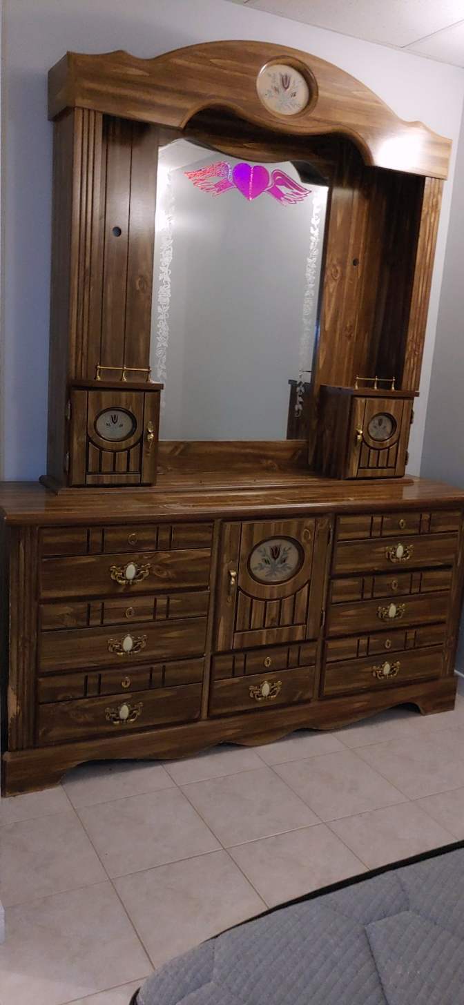 Noelle ALEXANDER's room