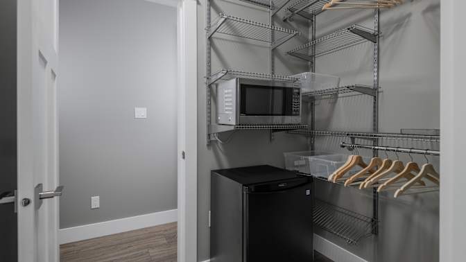 Student Housing by Sun Porch Homes Ltd.'s room