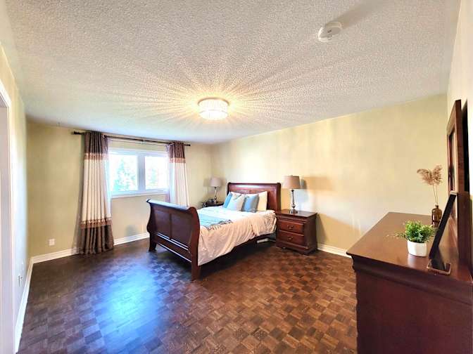 Ling Xiao Chen's room