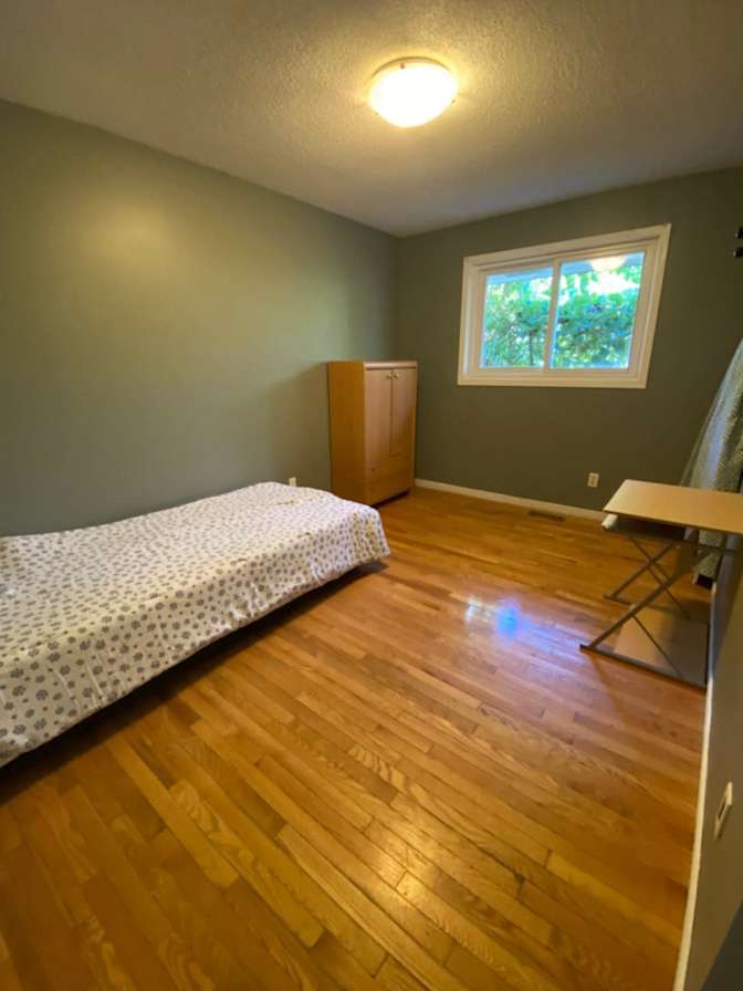 NICOLA THOMAS's room