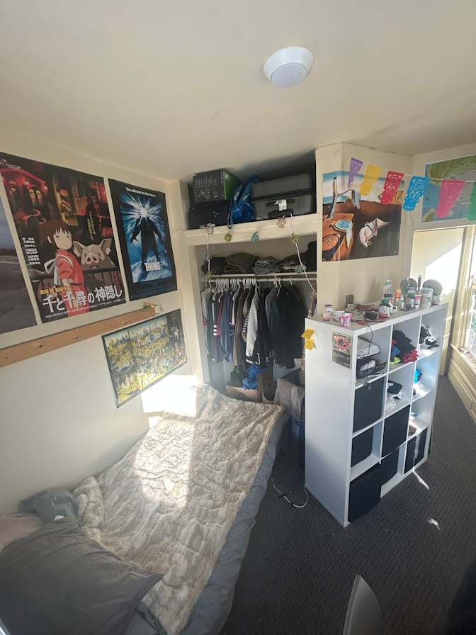 Dee's room
