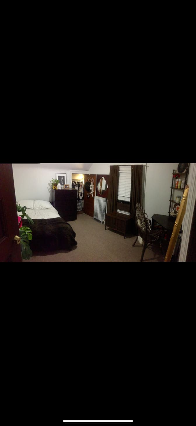 Photo of Stephanie 's room