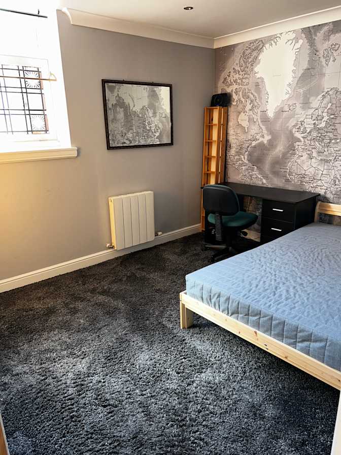 Photo of Esha Gupta's room